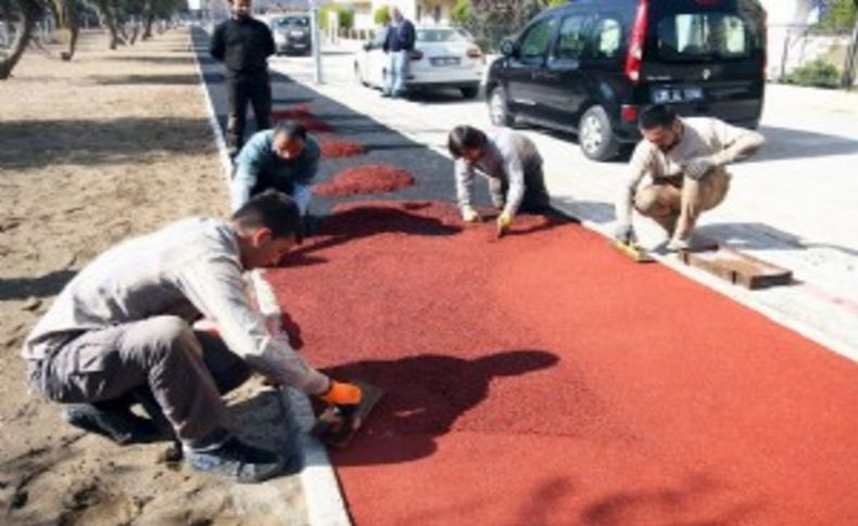 Bayraklı’nın parkları göz kamaştırıyor